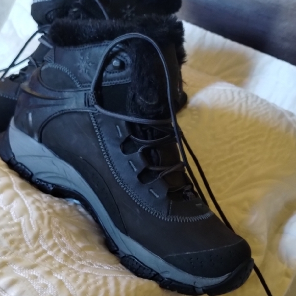Merrell Black Winter Boots - Picture 9 of 13